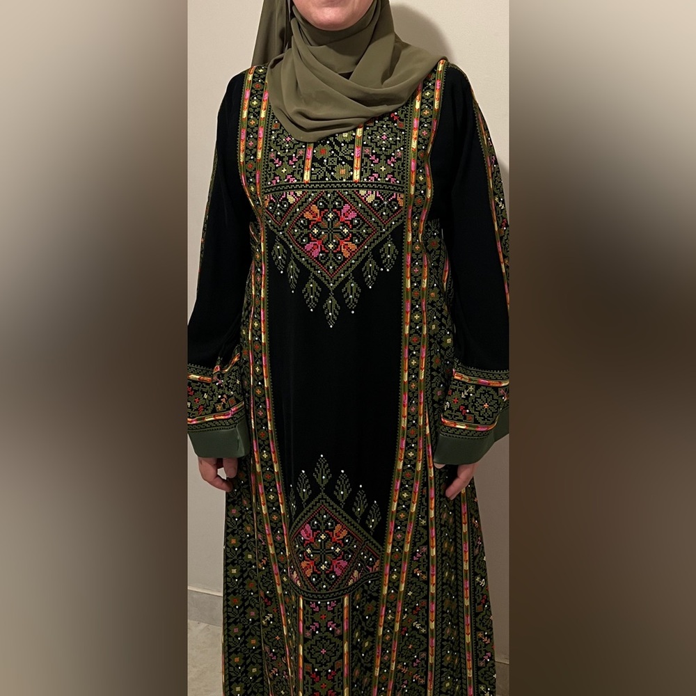 Palestinian thobe